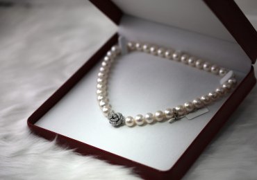 Pearl necklace